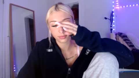 itsirelandbby online show from April 2026 06:23:01 PM