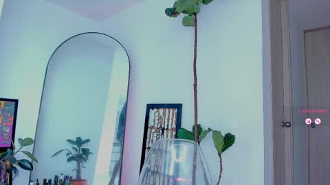 Snapshot of itslau_ chatting on February 2025 06:21:01 PM lau online show from February 2025 06:21:01 PM