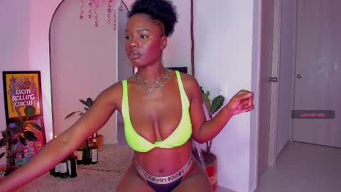 Snapshot of itslau_ chatting on March 2025 03:53:02 AM lau online show from March 2025 03:53:02 AM