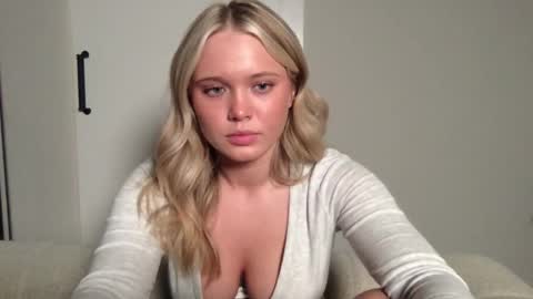 Snapshot of itsmadisynmae chatting on March 2025 12:37:02 AM OF madisynmaee online show from March 2025 12:37:02 AM