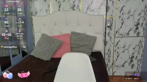 Itsuki N online show from October 2025 01:45:02 PM