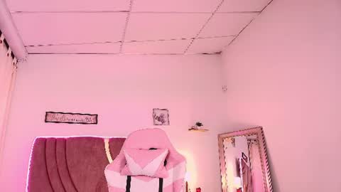 Snapshot of itzel_geneva chatting on June 2026 07:35:01 PM Itzel online show from June 2026 07:35:01 PM