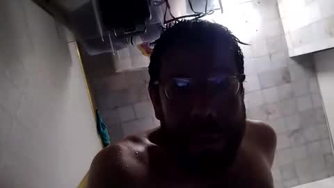 Snapshot of ivanchelon chatting on April 2026 04:17:01 AM Vanchi online show from April 2026 04:17:01 AM