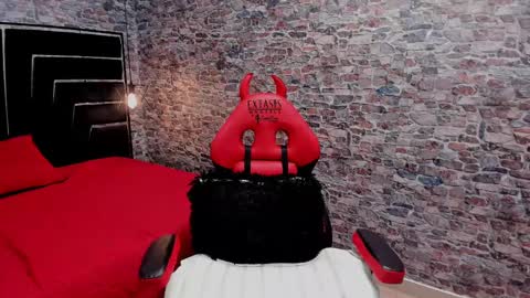 Ivis  online show from February 2025 03:21:01 PM