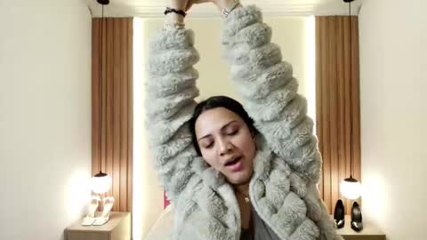 I V O N N E R O S S online show from February 2026 11:50:01 AM