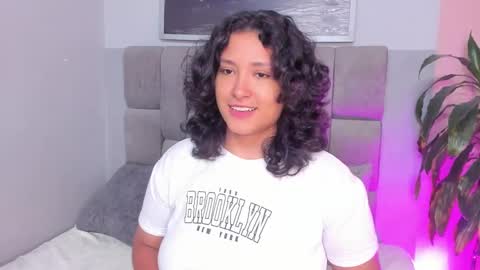 Snapshot of ivy_and_molly chatting on September 2025 08:01:02 PM Ivy and Molly online show from September 2025 08:01:02 PM