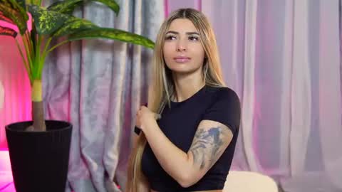 Snapshot of ivy_myaa chatting on June 2026 01:12:02 AM Ivy Myaa online show from June 2026 01:12:02 AM