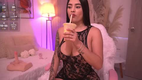 Snapshot of ivyrose_ chatting on November 2025 08:41:01 PM Annie online show from November 2025 08:41:01 PM