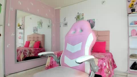 Snapshot of ivyyemerald_ chatting on July 2026 01:15:02 PM IVY online show from July 2026 01:15:02 PM