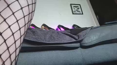 Gwen LaCourt online show from November 2025 01:33:02 PM