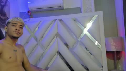 izaack online show from January 2025 12:55:01 PM