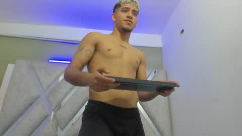 izaack online show from February 2025 06:33:01 PM