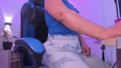 Iza online show from November 2025 03:09:02 AM