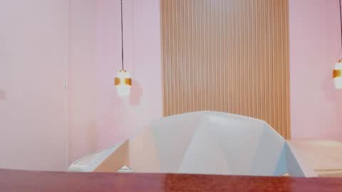 izelevans online show from March 2026 12:11:01 PM