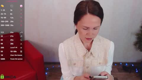 Queen of nylon  Victoria online show from December 2025 05:04:02 AM