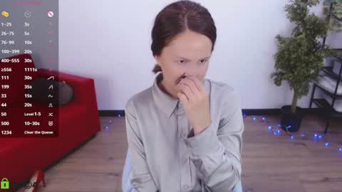 Queen of nylon  Victoria online show from July 2026 05:24:01 AM