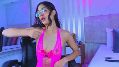 j_belle_ online show from April 2026 12:11:02 PM