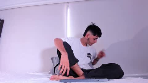 j_martony online show from November 2025 12:05:01 PM