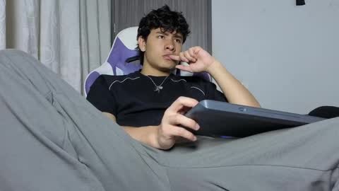Noah online show from April 2026 12:37:02 AM