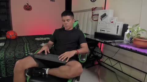 JACK CASTELL online show from September 2025 11:26:01 AM