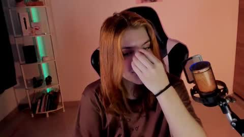 Linda Sofia help me get to 100 thumbs up online show from December 2024 07:58:02 AM