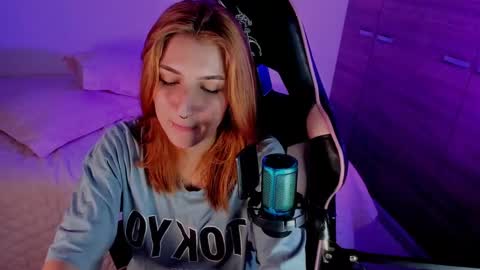 Linda Sofia help me get to 100 thumbs up online show from December 2024 04:41:02 AM