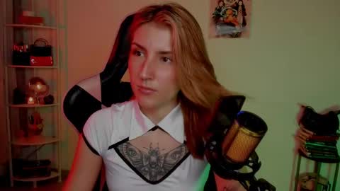 Linda Sofia help me get to 100 thumbs up online show from February 2025 06:24:02 AM