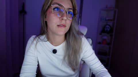 Linda Sofia help me get to 100 thumbs up online show from April 2026 02:09:02 AM