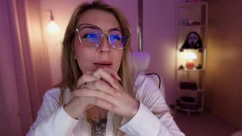 Linda Sofia help me get to 100 thumbs up online show from April 2026 01:41:02 AM