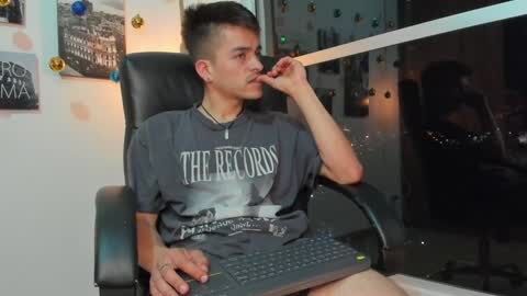 Snapshot of jacobstones_ chatting on December 2024 01:03:01 AM JACOB STONES online show from December 2024 01:03:01 AM