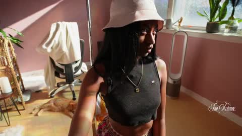 Snapshot of jada_valentine chatting on July 2026 10:25:02 PM Jada online show from July 2026 10:25:02 PM