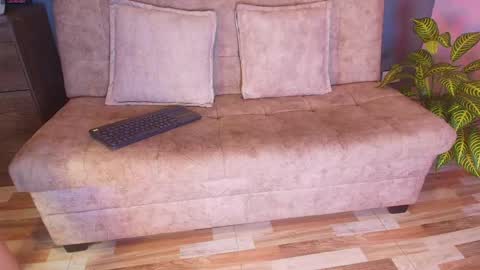 Snapshot of jade_brunnette chatting on April 2026 08:21:01 PM Jade Brunete online show from April 2026 08:21:01 PM