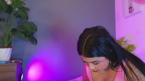 Snapshot of jade_brunnette chatting on May 2026 08:27:01 PM Jade Brunete online show from May 2026 08:27:01 PM