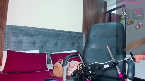 karlla scarlet online show from February 2026 08:15:01 PM