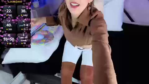 jade white  online show from January 2026 01:58:01 PM