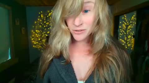 jadeamaryllis_ online show from April 2026 01:12:02 PM