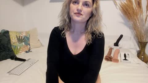 elena online show from February 2026 02:41:01 AM