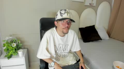 Snapshot of jake_miller__ chatting on May 2026 08:25:01 PM Jake online show from May 2026 08:25:01 PM