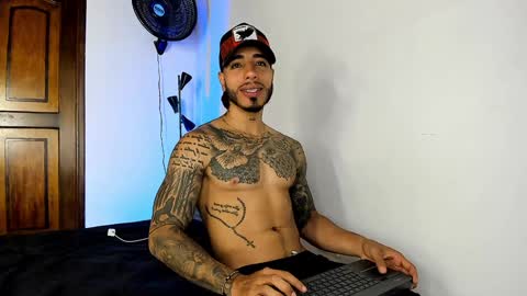 Snapshot of jakee_brown chatting on January 2025 06:28:01 PM Santiago online show from January 2025 06:28:01 PM