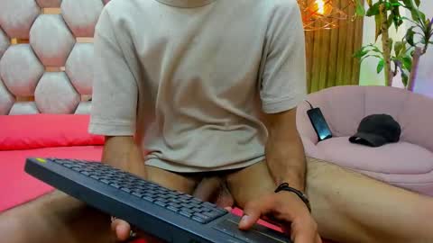 Snapshot of james_walsh chatting on January 2026 08:01:02 PM James Walsh online show from January 2026 08:01:02 PM