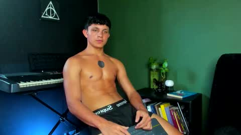 Snapshot of jamesgolden_ chatting on September 2025 08:44:02 PM jamesgolden_ online show from September 2025 08:44:02 PM