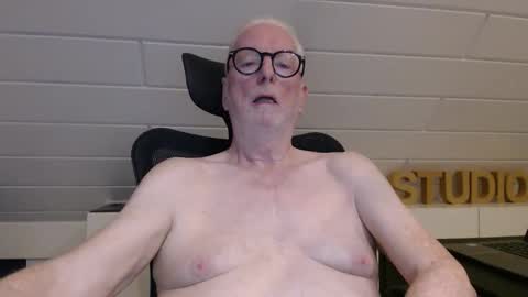 Snapshot of jamesgreyhound70 chatting on November 2025 11:50:01 PM JamesGreyhound70 online show from November 2025 11:50:01 PM