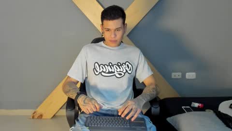 Snapshot of jamesinked_ chatting on December 2024 07:01:02 PM Jamesinked online show from December 2024 07:01:02 PM