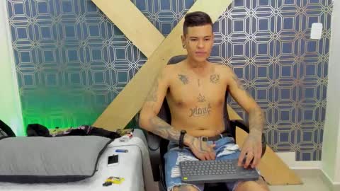 Snapshot of jamesinked_ chatting on December 2024 04:35:02 PM Jamesinked online show from December 2024 04:35:02 PM