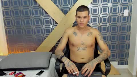 Snapshot of jamesinked_ chatting on January 2025 08:18:02 PM Jamesinked online show from January 2025 08:18:02 PM