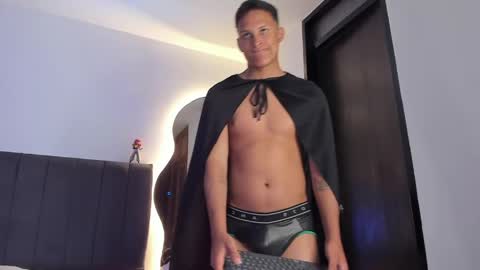 Snapshot of jamesowenn chatting on May 2026 01:45:01 AM James Owenn online show from May 2026 01:45:01 AM