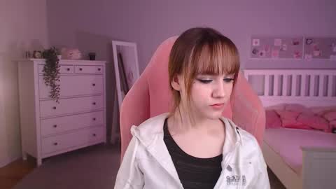 Snapshot of jamie_chung chatting on November 2025 05:18:02 AM jamie_chung online show from November 2025 05:18:02 AM