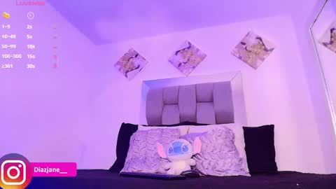 Jennifer online show from September 2025 09:05:02 PM