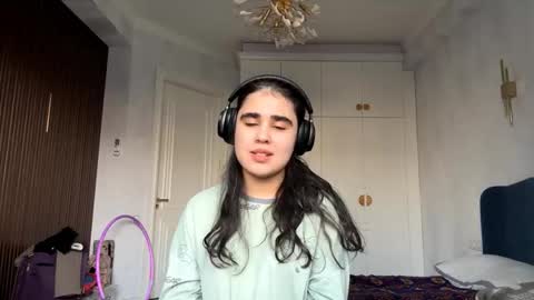 Isabella online show from November 2025 06:24:01 AM