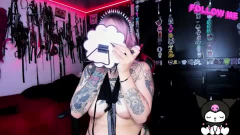 Snapshot of janna_ink chatting on September 2025 09:52:02 PM online show from September 2025 09:52:02 PM